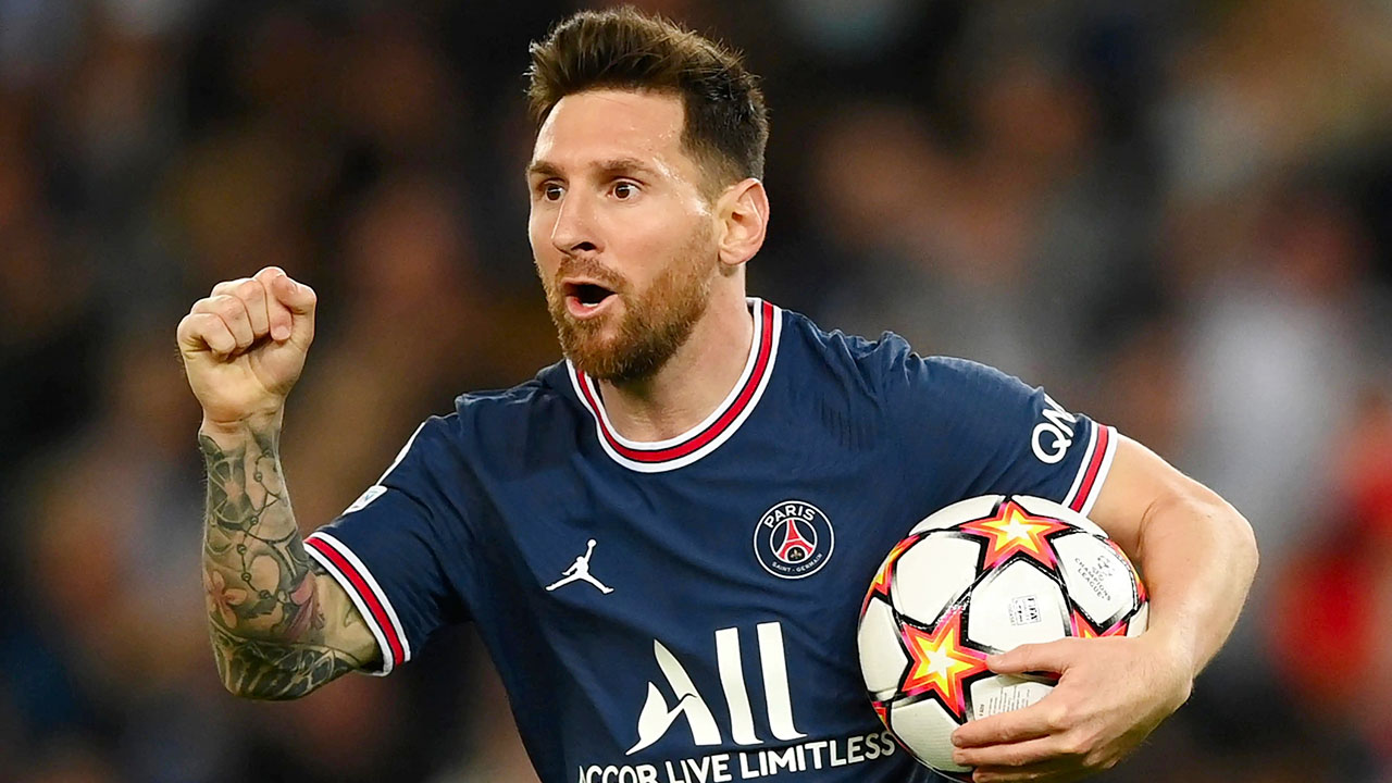 Messi in Paris Saint-Germain club shirt (2021 - 2023)